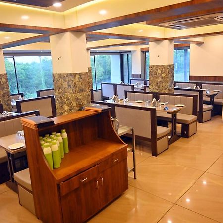 Hotel Aaram Umargam Екстер'єр фото
