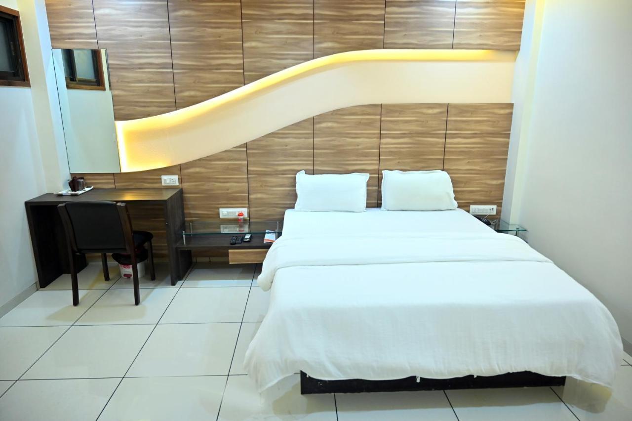 Hotel Aaram Umargam Екстер'єр фото