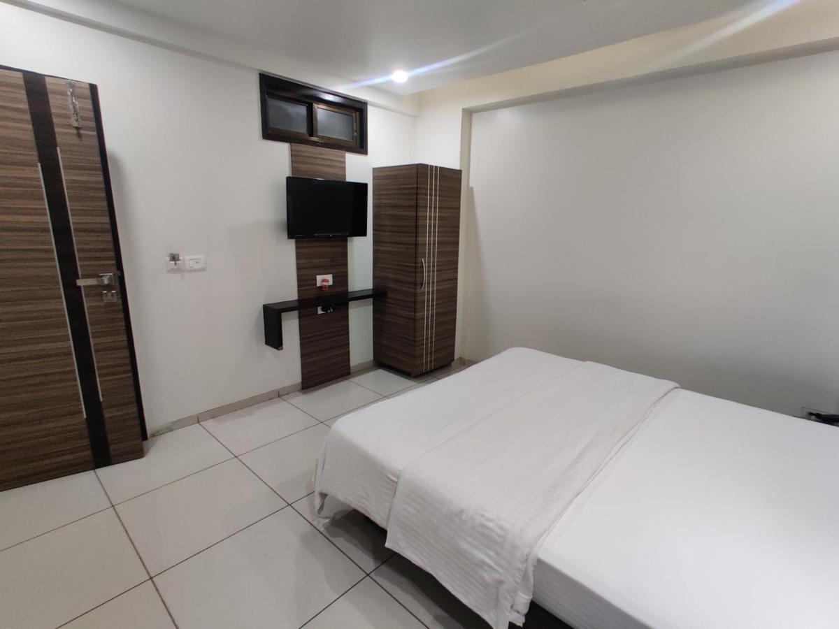 Hotel Aaram Umargam Екстер'єр фото