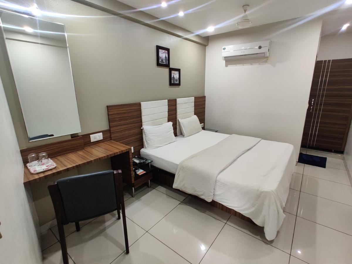 Hotel Aaram Umargam Екстер'єр фото