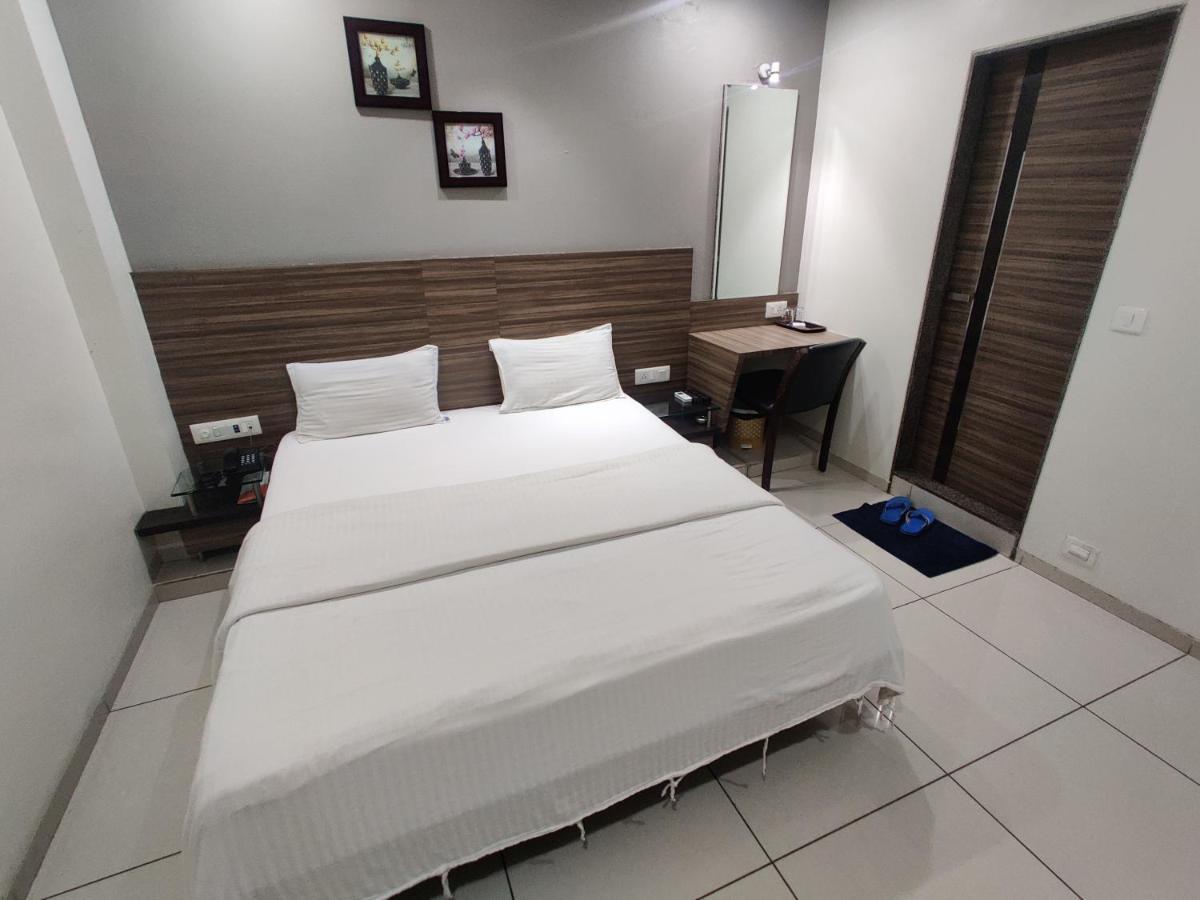 Hotel Aaram Umargam Екстер'єр фото